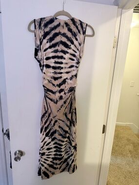 Sleeveless Tie-Dye body con Dress in Beige and Black